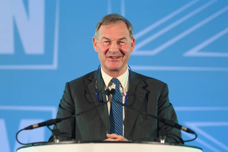 Far-Right Tensions Rise: New Party Restore Challenges Farage's Reform UK