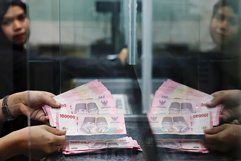 Rupiah Plummets to Record Low Amid Escalating Energy Crisis