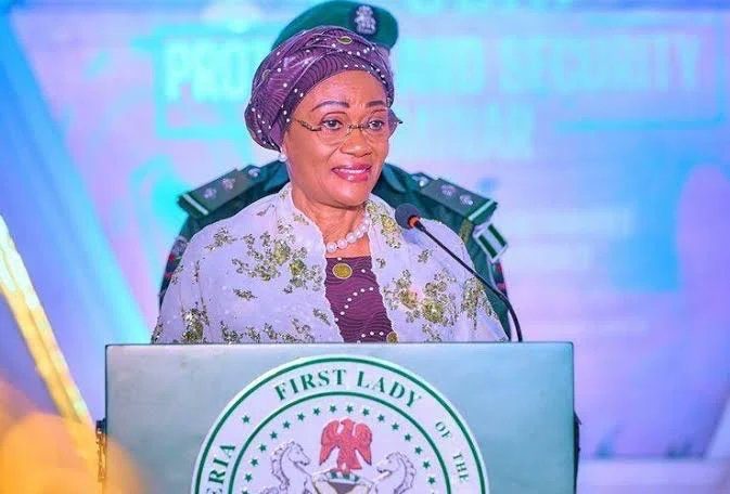To start Akara business doesn't take a lot of money. To start roasting corn and kuli-kuli doesn't take much. We didn't give them a loan, we gave them a grant. We have encouraged Nigerians as best as we could - Nigeria's First Lady